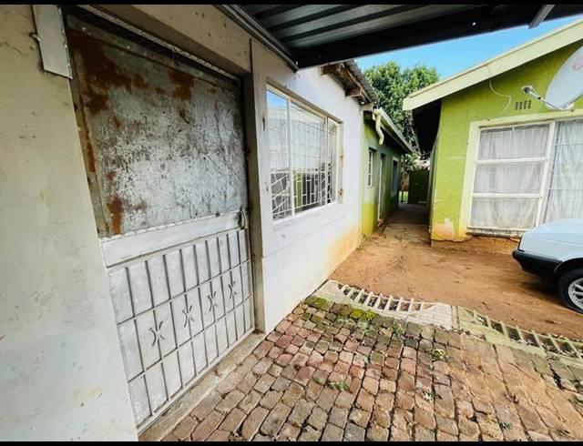 13 BEDROOM HOUSE FOR SALE IN KEMPTON PARK WEST